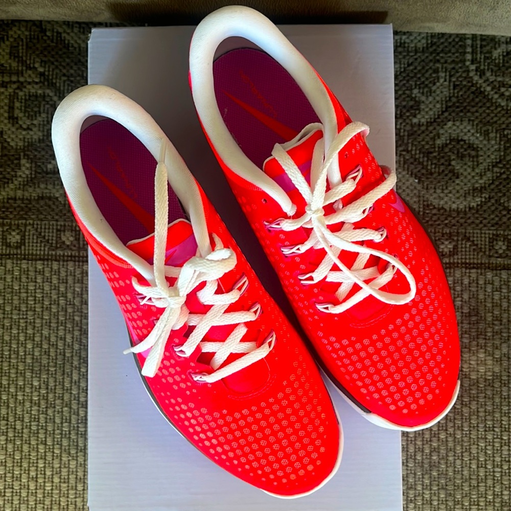NWB Nike golf shoes